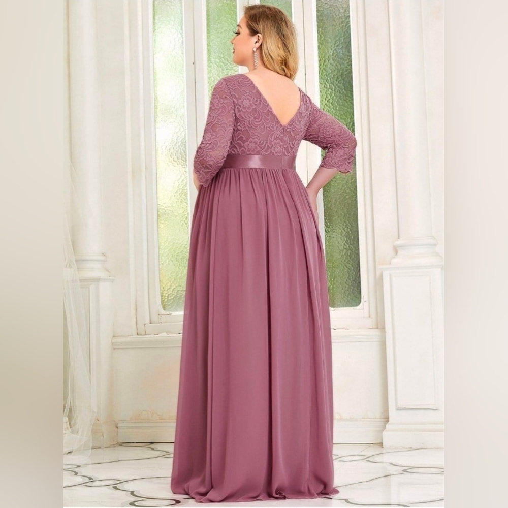 Elegant Lace Maternity Dress in Mauve - Picture 2 of 4